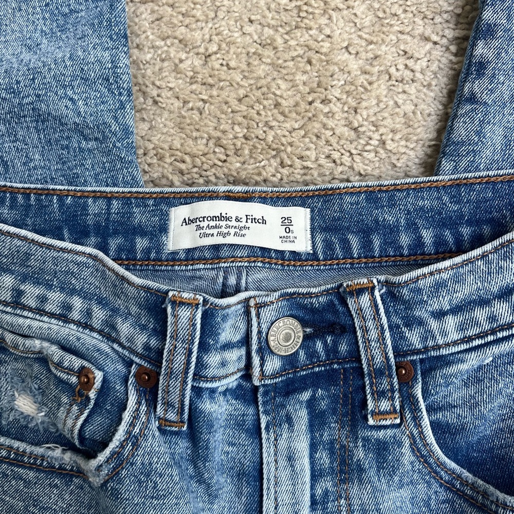 Abercrombie & Fitch Two-Tone Ankle Straight Jeans - Picture 2 of 6